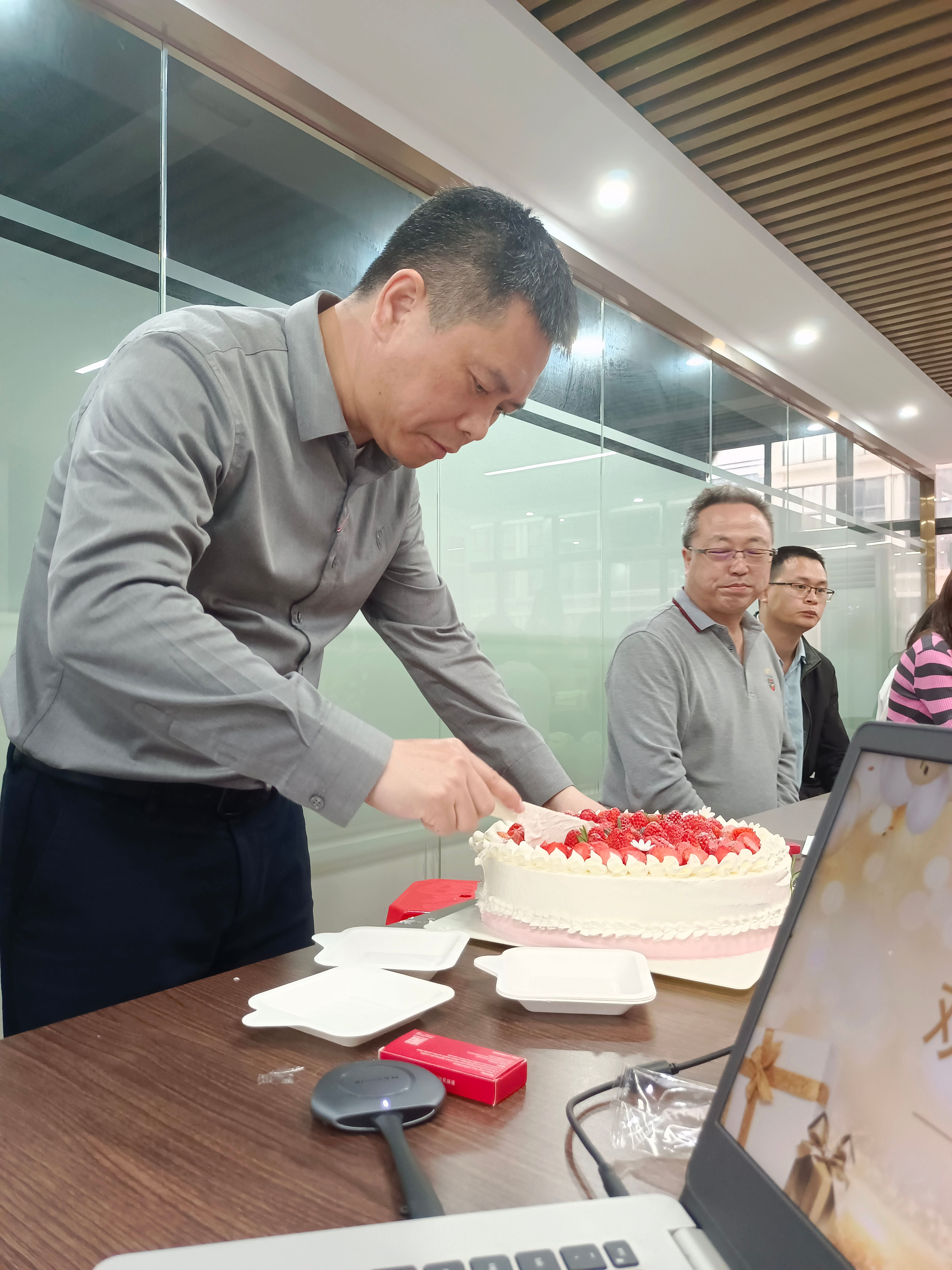 百柔新材第一季生日會(huì) 百柔新材第一季生日會(huì)